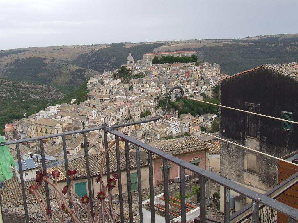 Bed and Breakfast Finestre su Ibla Ragusa Exterior foto